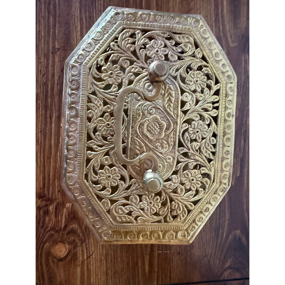 Vintage Brass Octagon Trinket Box - Ornate  Mughal Jewelry or Trinket Box - Picture 4 of 13